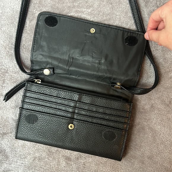 Black crossbody bag - Picture 2 of 4
